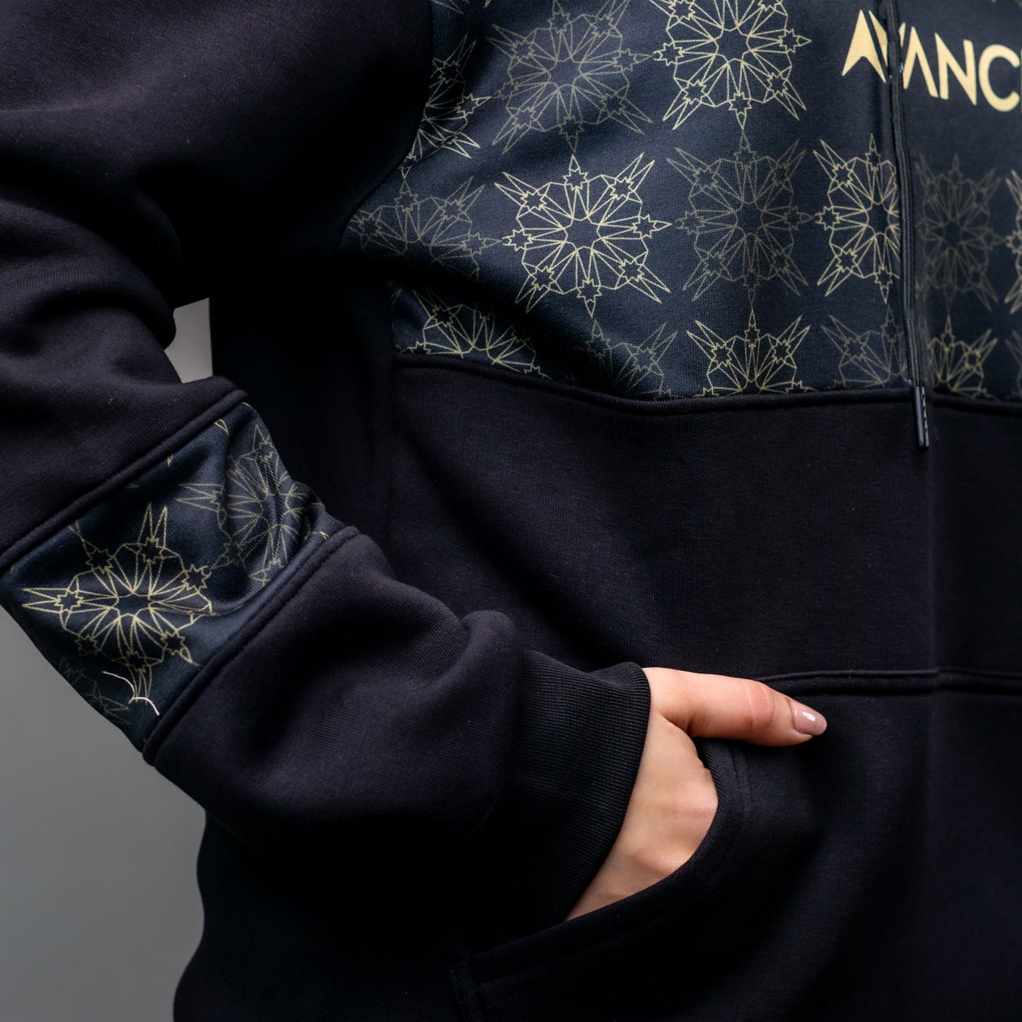 AVANCHI ATLAS LION BLACK HOODIE