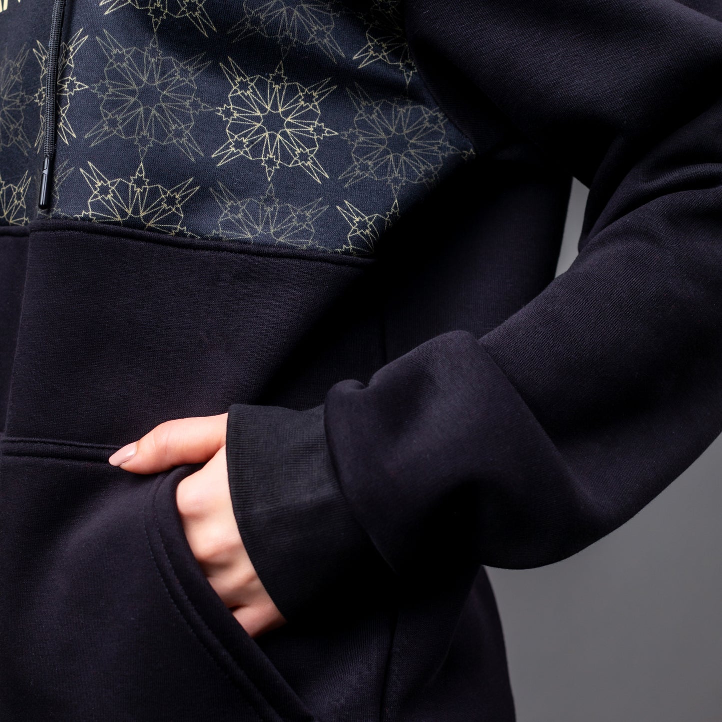 AVANCHI ATLAS LION BLACK HOODIE